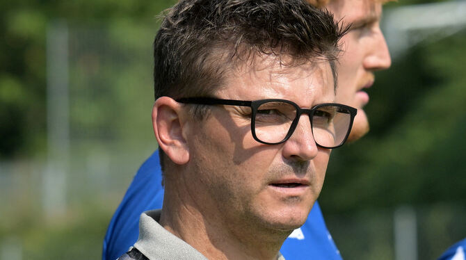 Fussball, LL, Landesliga, Maenner, Saison 2025/26, Staffel 3, Wuerttemberg, wfv Bitter: Die Mannschaft von Pfullingen Coach Albert Lennerth vergibt zahlreiche Top-Chancen.