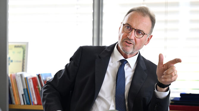 »Irgendwann macht das Landratsamt noch Darmspiegelungen auf der Neckarbrücke«: Joachim Walter ist bekannt für markante Sprüche u