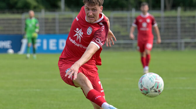 Fussball, wfv, OL, Oberliga, Baden-Wuerttemberg, Maenner, Saison 2025/26 Kann in den nächsten Monaten keine Pässe schlagen: Jonas Meiser.