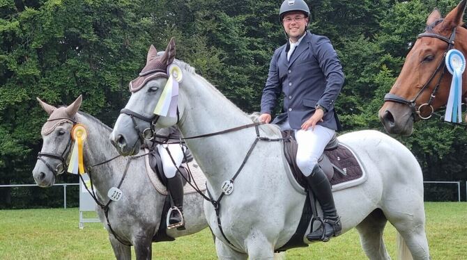 Reit- und Fahrverein Trochtelfingen Turnier Pferde Pferdesport Fabian Paulus ist der beste Springreiter des Reit- und Fahrvereins Trochtelfingen.