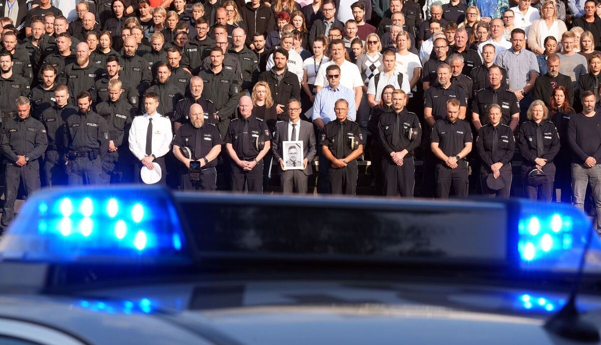 Schweigeminute für den in Völklingen getöteten Polizisten Schweigeminute für den in Völklingen getöteten Polizisten