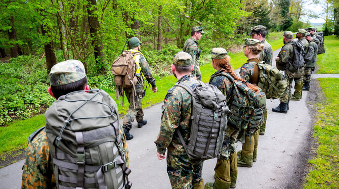 Deutschland braucht mehr Bundeswehrsoldaten. Vorläufig setzt die Regierung auf Freiwilligkeit.
