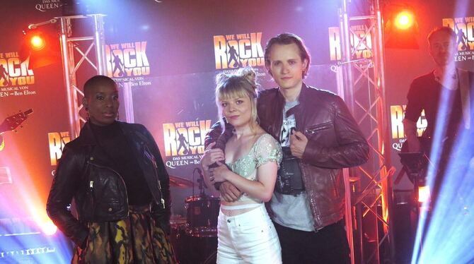 Aisata Blackman, Isabel Waltsgott, Kasper Nilsson, Alex Uhl, We Will Rock You, Musical Stuttgart Möhringen Aisata Blackman (links) schlüpft in »We Will Rock You« in die Rolle der Killer Queen, Isabel Waltsgott und Kasper Nilsson verkör