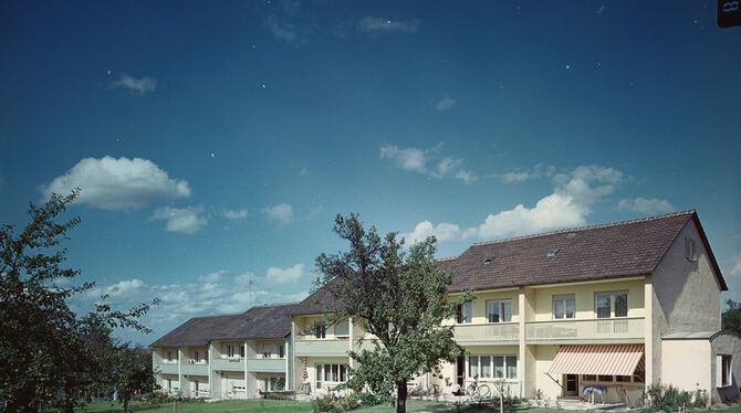 1956 –  GWG-Reihenhäuser: Das Stadtarchiv hofft auf deren Identifizierung.