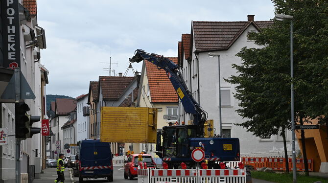 Wochenlang wird die Lindachstraße eine Baustelle sein. Das sorgt auf der Zufahrt zum Klinikum am Steinenberg sowie rauf zum Geor
