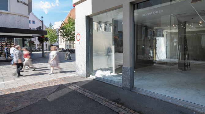 Leerstand; Läden; Reutlinger Innenstadt; Fußgängerzone; Wilhelmstraße Die Reutlinger Wilhelmstraße ist gut frequentiert - trotzdem stehen auch in der Fußgängerzone immer wieder Läden leer. Liegt es