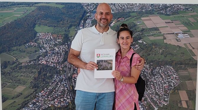 Wannweils Bürgermeister Dr. Christian Majer mit seiner Frau Ayse Ceylan Majer. Das Paar ist von Reutlingen nach Wannweil gezogen