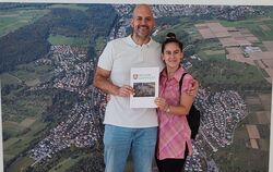 Wannweils Bürgermeister Dr. Christian Majer mit seiner Frau Ayse Ceylan Majer. Das Paar ist von Reutlingen nach Wannweil gezogen