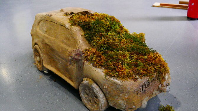 Ein SUV, voll kompostierbar: Folke Köberlings »Mash & Heal«.