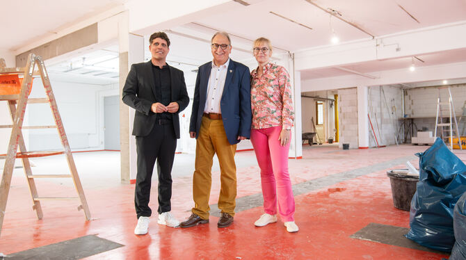 Kunstdepot; Reutlingen; Ausbau; Am Heilbrunnen 78 Der Leiter der Kunstmuseen Reutlingen, Stephan Rößler, der Reutlinger OB Thomas Keck und Kulturamtsleiterin Anke Bächtiger in de