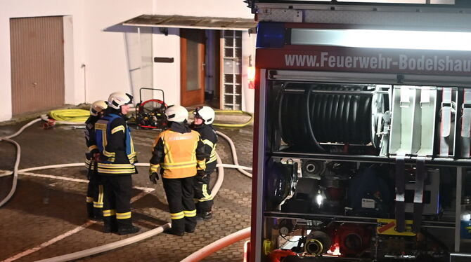 Einsatz, Feuerwehr, Küchenbrand, Bodelshausen Die Feuerwehr war mit einem Großaufgebot in die Altenhoferstraße in Bodelshausen ausgerückt.