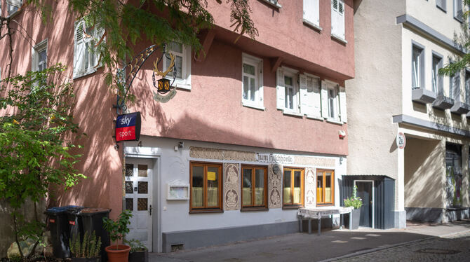 Hischhönle; Gastwirtschaft; Gerberviertel; Pächterwechsel Das »Hischhönle« im Reutlinger Gerberviertel gehört zu den ältesten erhaltenen Gasthäusern in der Stadt.