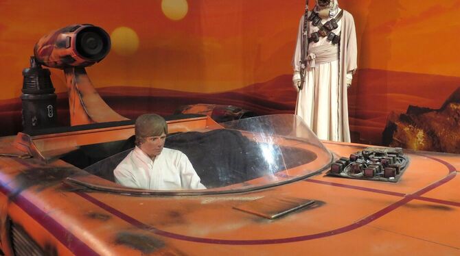 Star Wars Der Rundgang durch die Ausstellung hält viel Kleinteiliges bereit, führt aber auch an lebensgroßen Nachbauten der »Star Wars«-We