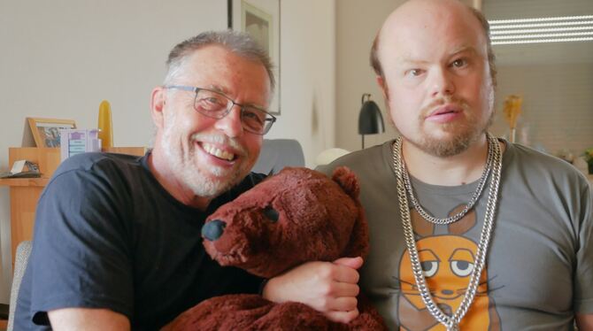 Lukas Käser (rechts) hat mit einigen Beeinträchtigungen seinen Platz auf der Bleiche in Bad Urach gefunden. Vater Klaus Käser e