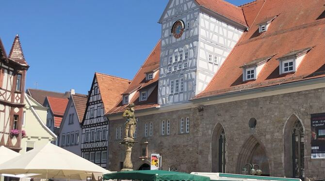 Der Reutlinger Spitalhof an sich ist kein Geheimnis. Auffällig und schmuck überragt er in exponierter Lage die Fußgängerzone und