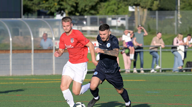 Fussball, Maenner, Saison 2025/26, VL, Verbandsliga, Wuerttemberg, wfv Young-Boys-Stürmer Ante Galic kämpft, ackert und beißt in jedem Spiel. Mit einem Treffer will es bislang aber noch nicht klappen