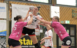 Die Metzinger Abwehr - hier Svenja Hübner (links) und Naina Klein - will in Blomberg zu alten Tugenden zurückfinden.