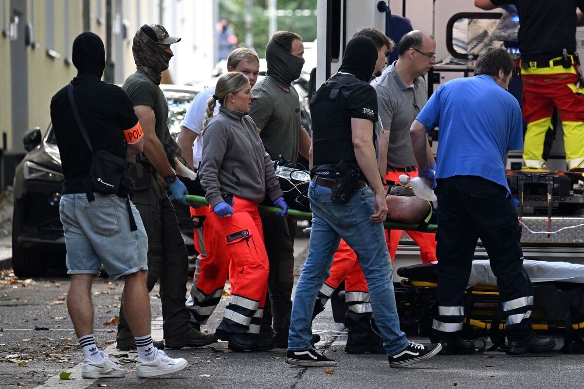 Großer Polizeieinsatz an Berufskolleg in Essen Großer Polizeieinsatz an Berufskolleg in Essen