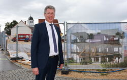 Johannes Schwörer, geschäftsführender Gesellschafter der Unternehmensgruppe Schwörer, aufgenommen vor einer Baustelle in der Ort
