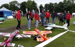 Viel zu entdecken ist diese Woche für Modellflugbegeisterte in Hülben. FOTOS: SANDER
