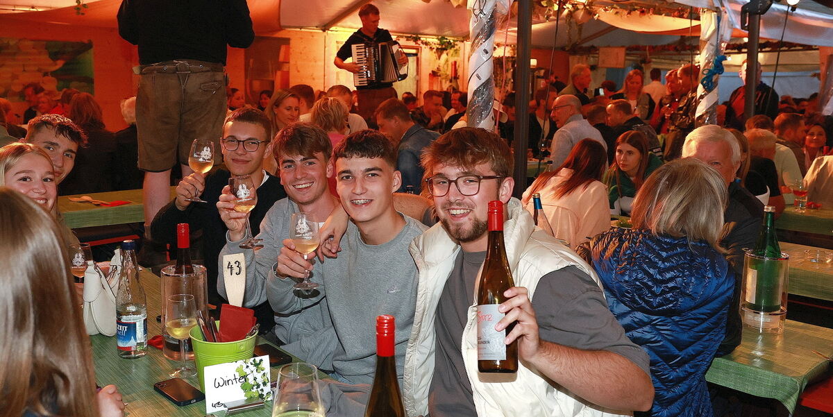 Weinfest_RT_25_Freitagabend_diet_050925_1