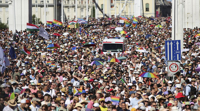 Die eigentlich verbotene Pride-Parade Ende Juni in Budapest könnte das Ende der Orbán-Ära eingeläutet haben.  FOTO: KARANCSI/DPA
