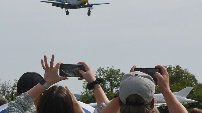 Flugplatzfest Farrenberg Hingucker: Aus Lousiana über das Degerfeld zum Farrenberg: Die P-51D Mustang.