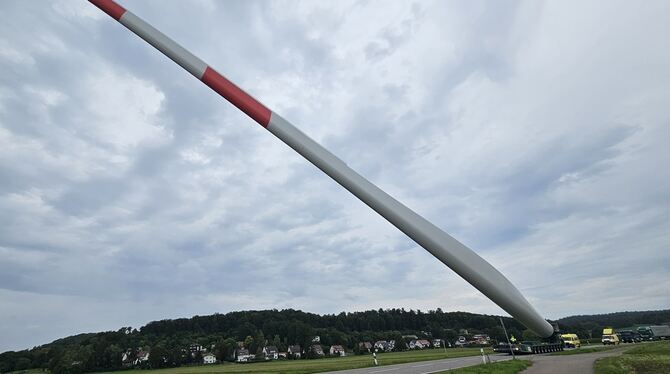 Hier ist der Reansport auf der Strecke zum Kreisverkehr am Traifelberg.  FOTOS: SOWITEC