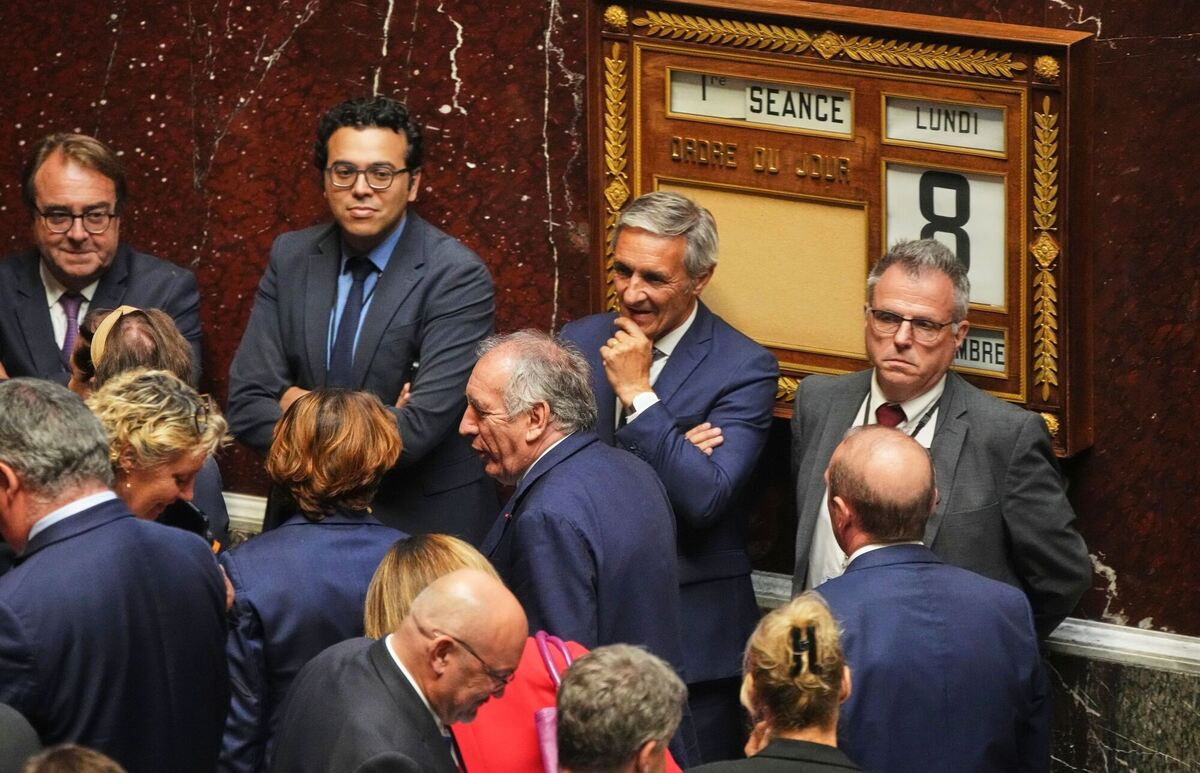 Frankreichs Regierung stürzt bei Vertrauensfrage Frankreichs Regierung stürzt bei Vertrauensfrage