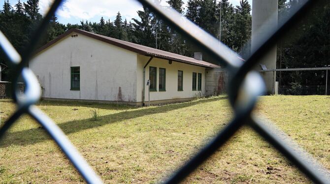Der Bundesforst übernimmt das ehemalige Bundeswehrgebäude in Zainingen im Gewann Dullenwang.  FOTOS: LENK