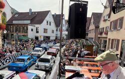 Rainer Klink lieferte Informationen zu jedem Auto, das an den Start rollte.  FOTO: RUOF