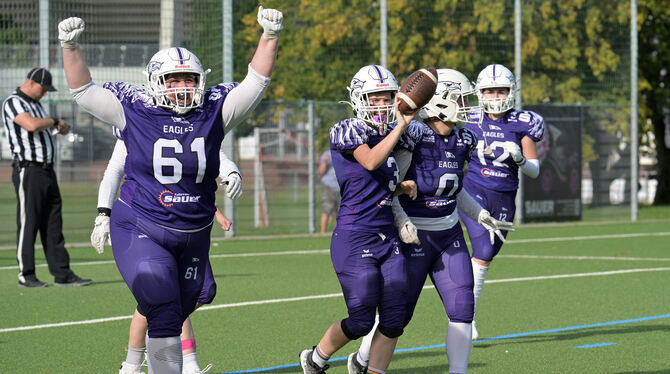 Ann-Cathrin Müller, Tabea Huber, Lisa Dolzer und Nadja Kaiser (von links) von den SSV Reutlingen Eagles Ladies freuen sich über
