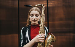 Virtuos: Die britische Jazzsaxofonistin Emma Rawicz.