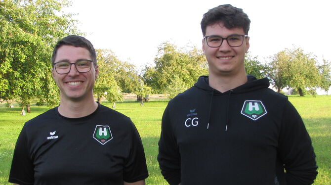 Strahlende Gesichter bei den Verantwortlichen der CVJM-Handball-Abteilung in Walddorfhäslch: Sportchef Simon Schäffer (links) un