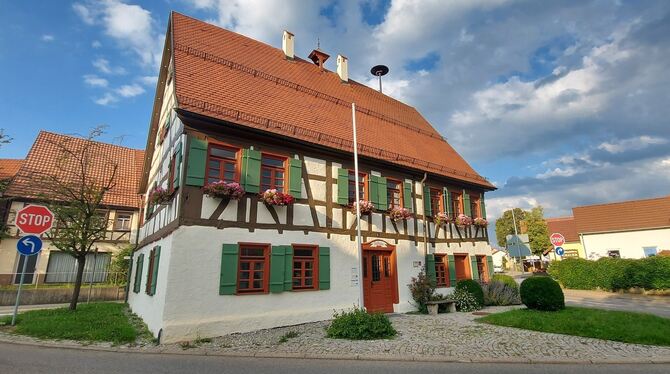 Rathaus Genkingen Johann Schanz Familiengeschichte Zimmermann Auf dem Genkinger Rathaus steht rechts von den beiden Kaminen noch eine funktionstüchtige Sirene. Auch sie wird am 11. September