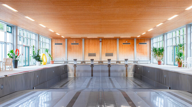 Wanne leer: Das Hallenbad in Unterhausen bleibt voraussichtlich bis Anfang Dezember geschlossen. Nach dem weitgehenden Ausfall d