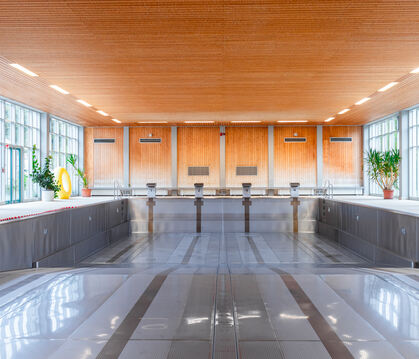 Wanne leer: Das Hallenbad in Unterhausen bleibt voraussichtlich bis Anfang Dezember geschlossen. Nach dem weitgehenden Ausfall d