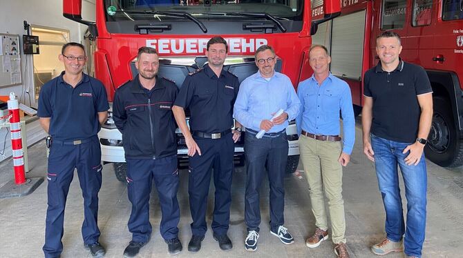 Von links: Der stellvertretende Abteilungskommandant Markus Pflumm, Abteilungskommandant René Wurster, Feuerwehrkommandant Stefa