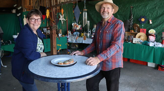 Die Brändles freuen sich über den Erfolg ihres ersten Nachbarschaftsflohmarkts in Gächingen