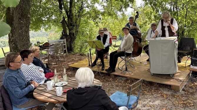 Mit Wirtshaus- und Tanzmusik sowie literarischen Texten ist das Sommerprogramm auf Loretto zu Ende gegangen.