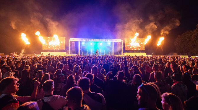 Große Pyroshow und große Party: 5.000 Feierwütige  waren beim ersten Mallorca-Festival in Tübingen.