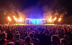 Große Pyroshow und große Party: 5.000 Feierwütige  waren beim ersten Mallorca-Festival in Tübingen.