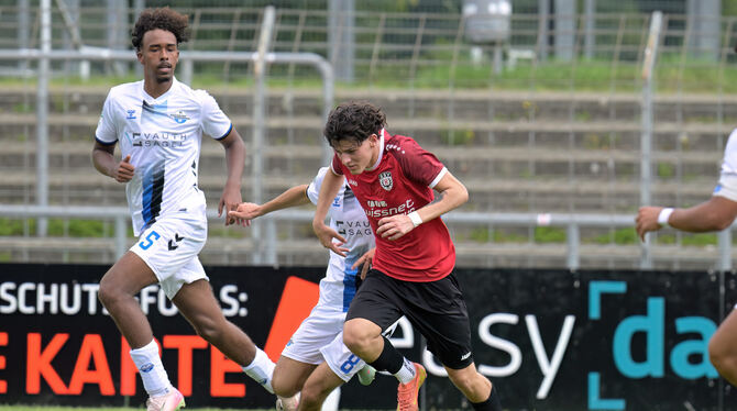 1 Runde, 2025/26, DFB-Pokal, Fussball, Junioren, U19 Tim Riehle (am Ball) bringt den SSV Reutlingen mit seinem Tor zum 1:0 in eine gute Ausgangsposition.