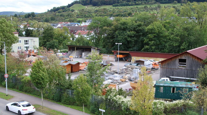 Blick auf einen Teil des 15.000 Quadratmeter großen Areals des Bauhofs. Im rechten Bereich soll das neue Feuerwehrmagazin gebaut