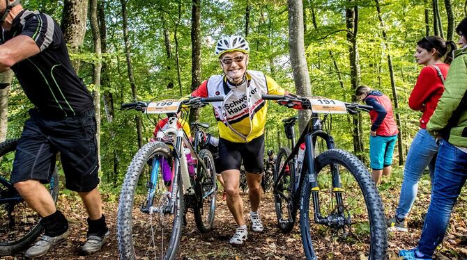 Richtig zur Sache geht es für die Mountainbiker am Dachenstein bei Meidelstetten. FOTO: ALB-GOLD Richtig zur Sache geht es für die Mountainbiker am Dachenstein bei Meidelstetten. FOTO: ALB-GOLD