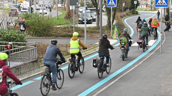 Kleine Lederstraße Fahrradstraße Entschärft die Lage an der Ausfahrt der Rathaustiefgarage: die Fahrradstraße auf der Kleinen Lederstraße.