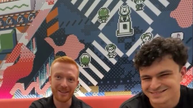 Frederik Ruppert (links) und Merlin Hummel genehmigen sich zahlreiche Burger.