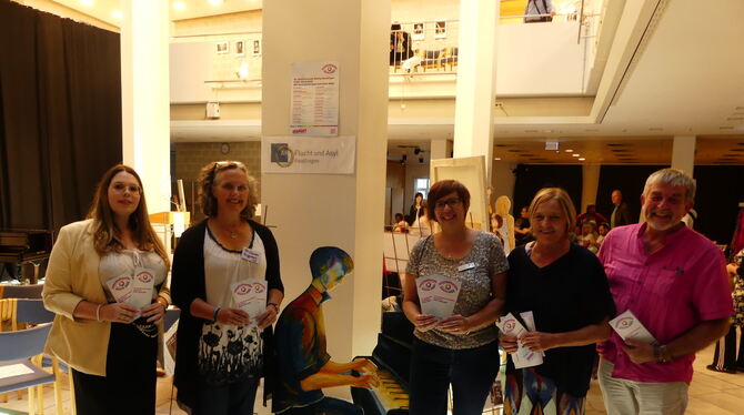 interkulturelle Woche Anna-Katharina Sonnemann (Asyldiakonat des Diakonieverbandes Reutlingen), Dr. Claudia Guggemos (Katholische Erwachsenenbildung),