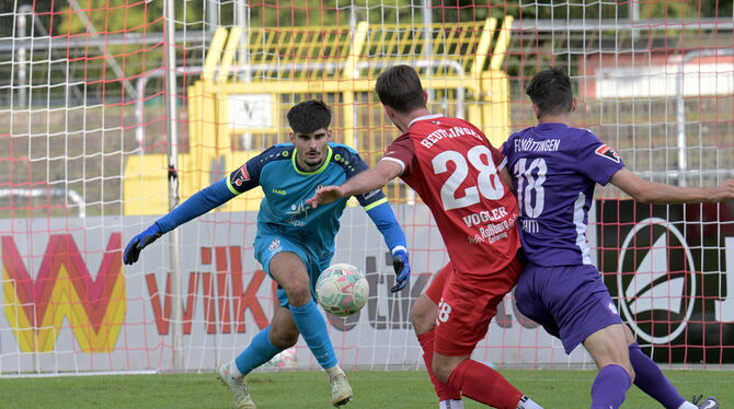 Dominik Hozlinger (links) punktet mit seinen Leistungen bei SSV-Trainer Alexander Strehmel.
