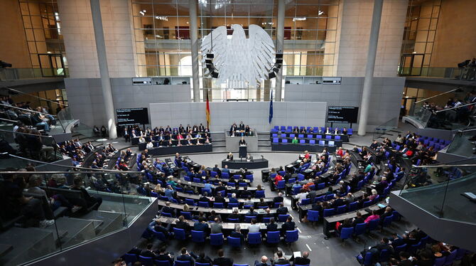 lbn, brb, ---, Bundestag Der Bundestag wurde immer größer, jetzt soll innerhalb von drei Jahren die zweite Wahlrechtsreform anstehen.